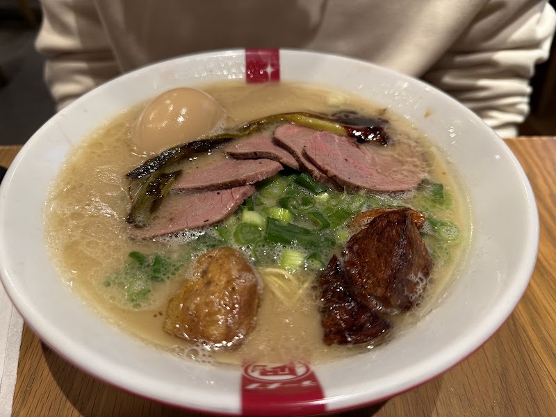 Rich broth, generous toppings