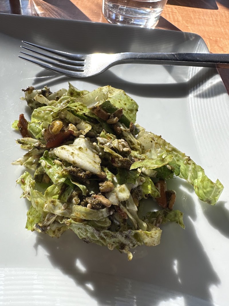 Tossed tea leaf salad