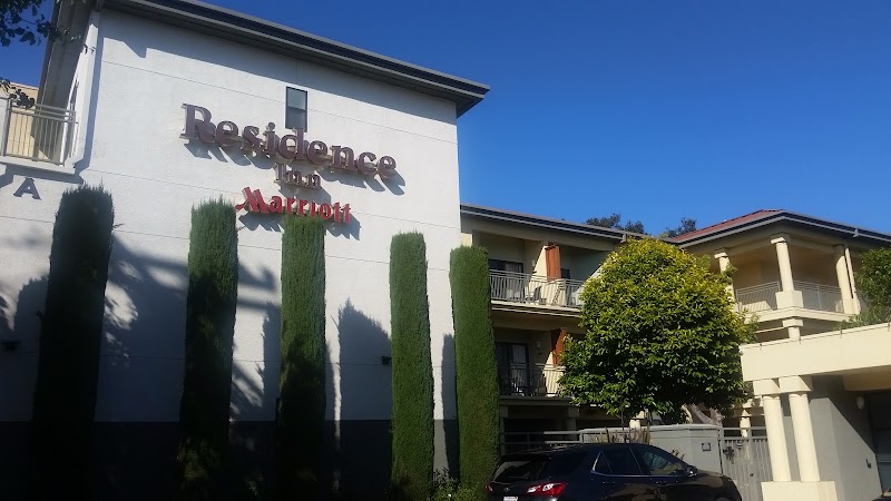 Welcoming Menlo Park property exterior