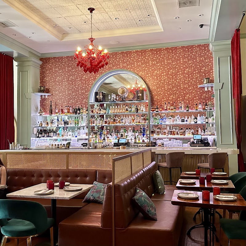 Elegant full bar setting