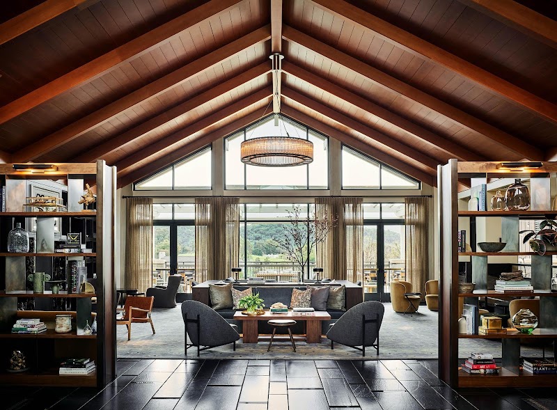 Grand lobby, panoramic vistas
