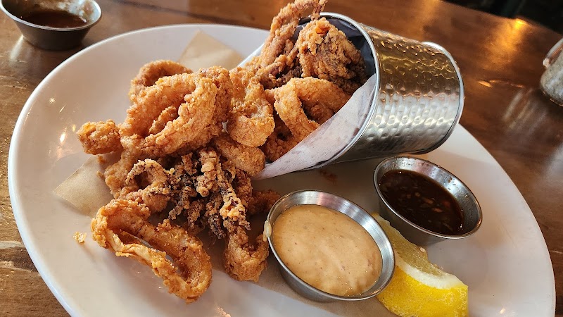 Crispy calamari, two sauces