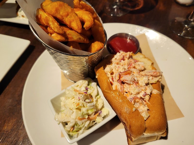 Lobster roll, golden fries