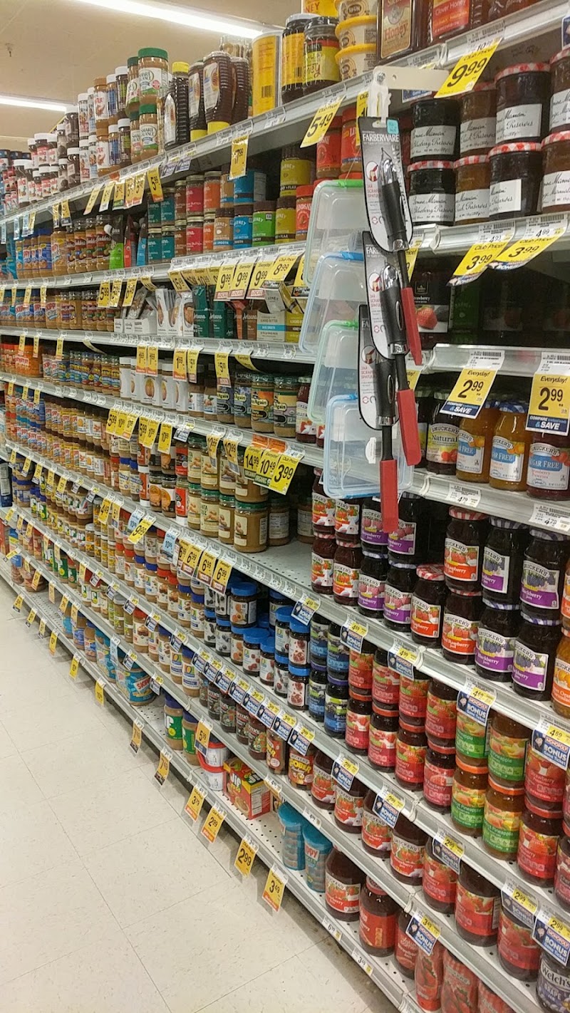 Stocked spreads and preserves aisle