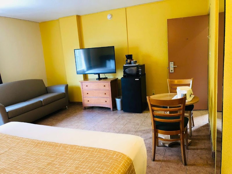 Spacious room with kitchenette