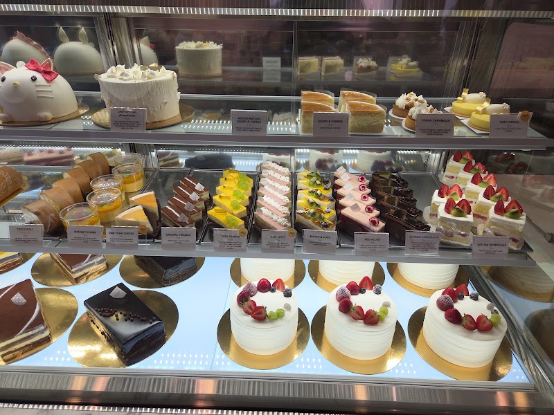 Whole cakes and slices
