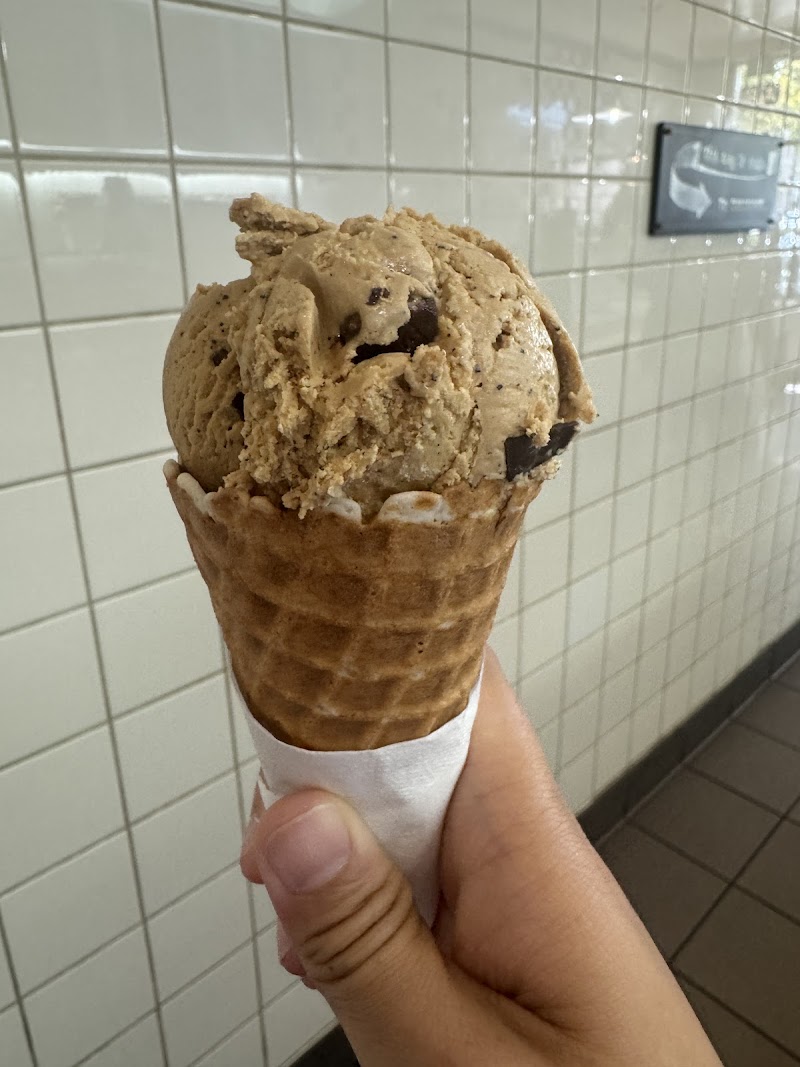 Classic waffle cone, generous scoop
