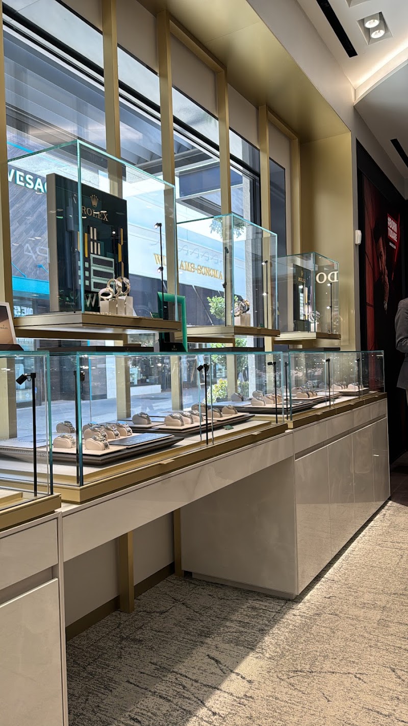Elegant showroom display cases