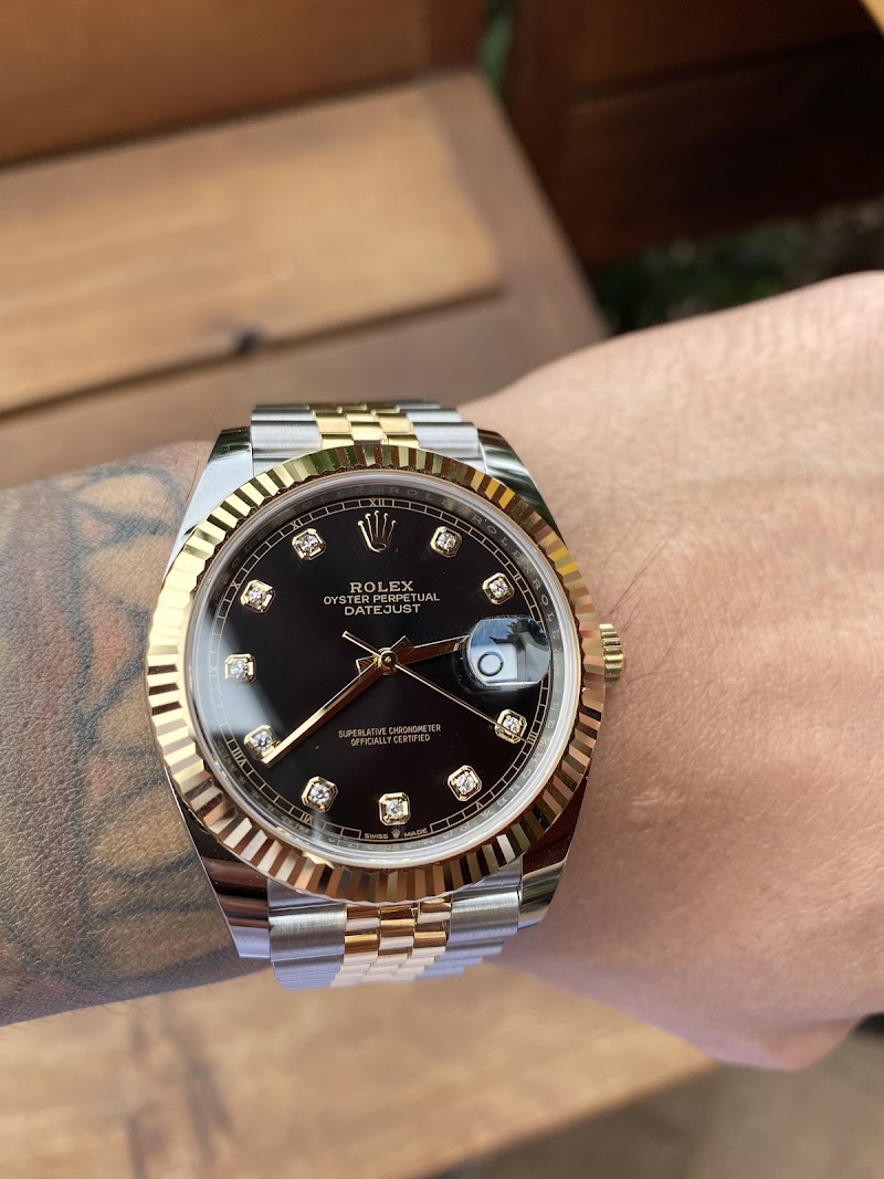 Two-tone watch on wrist
