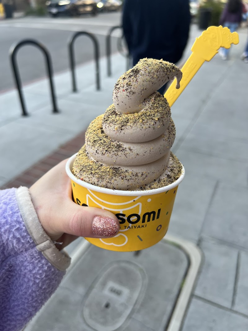 Soft serve with toppings