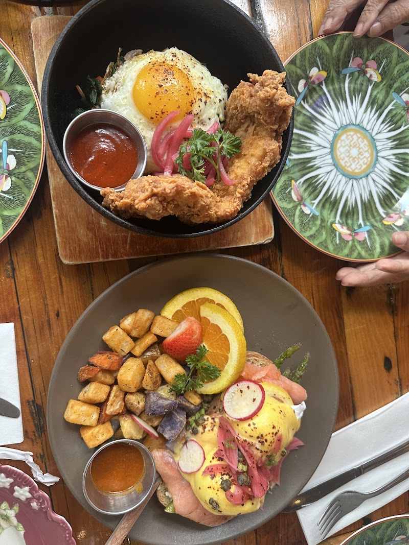 Crispy chicken meets eggs Benedict