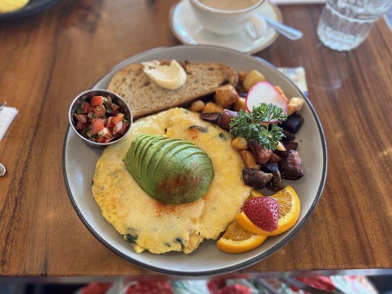 Fresh omelette, crispy potatoes