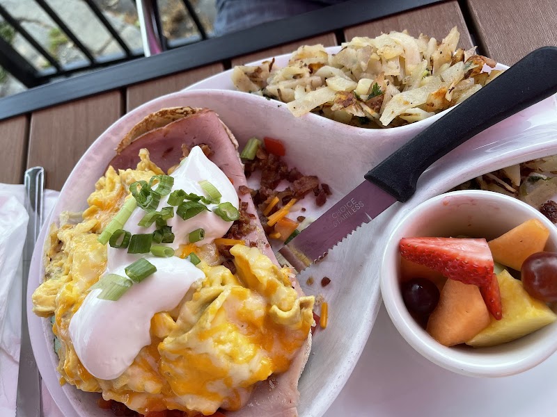 Hearty eggs with fresh fruit