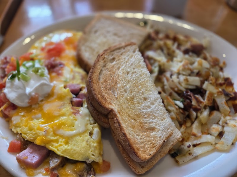 Hearty omelet with toast