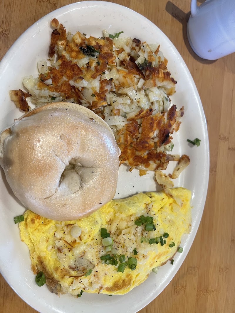 Omelette, hashbrowns, bagel plate
