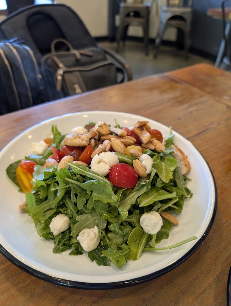 Fresh arugula salad, pub-style