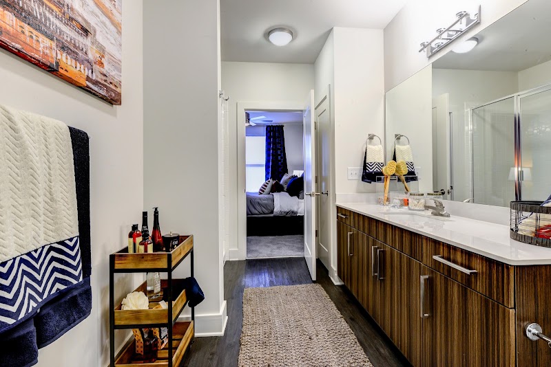 Spa-inspired dual vanity bath