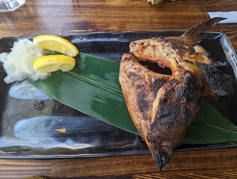 Charcoal-grilled whole fish plate