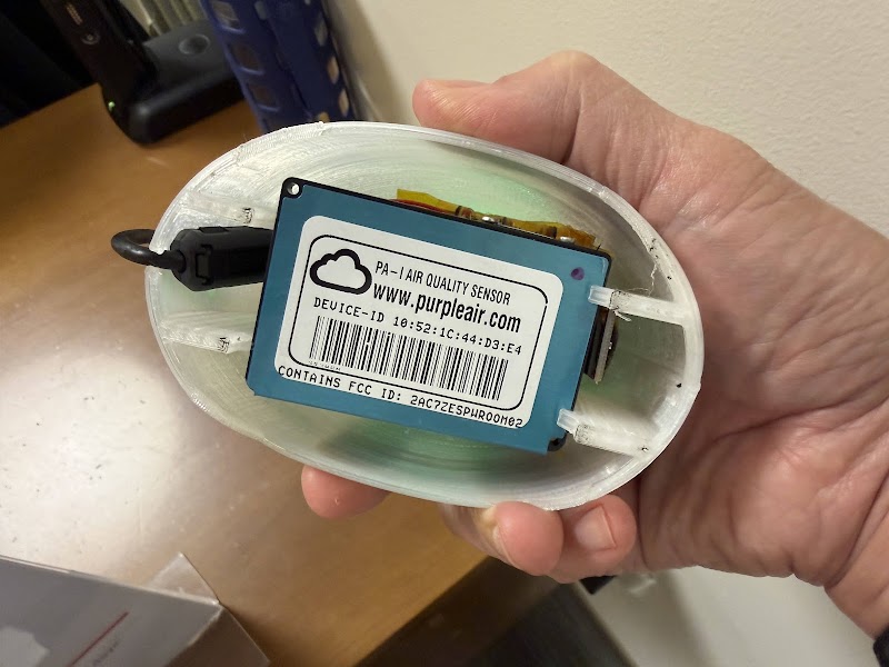 Air quality monitoring device