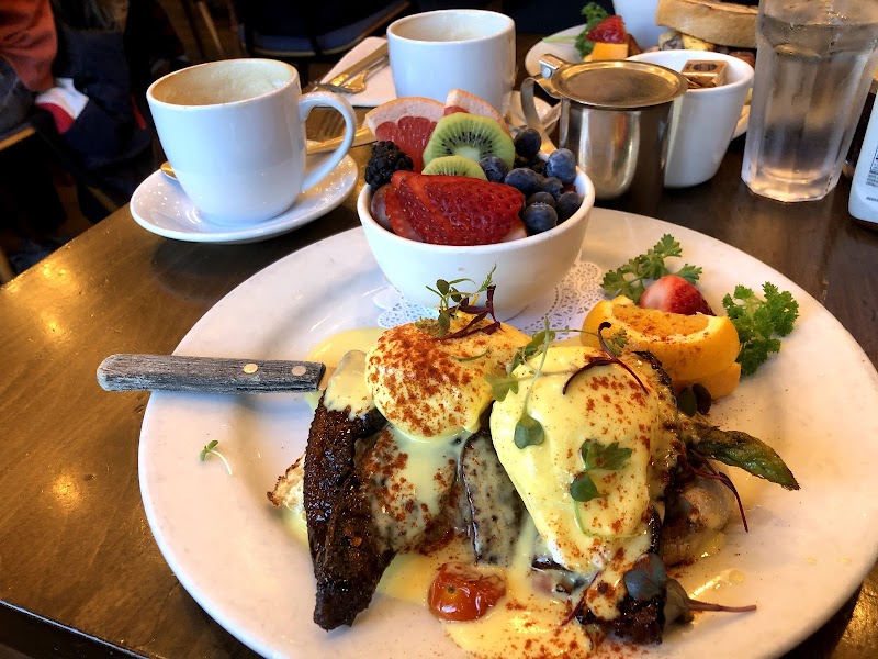 Eggs Benedict with fresh fruit