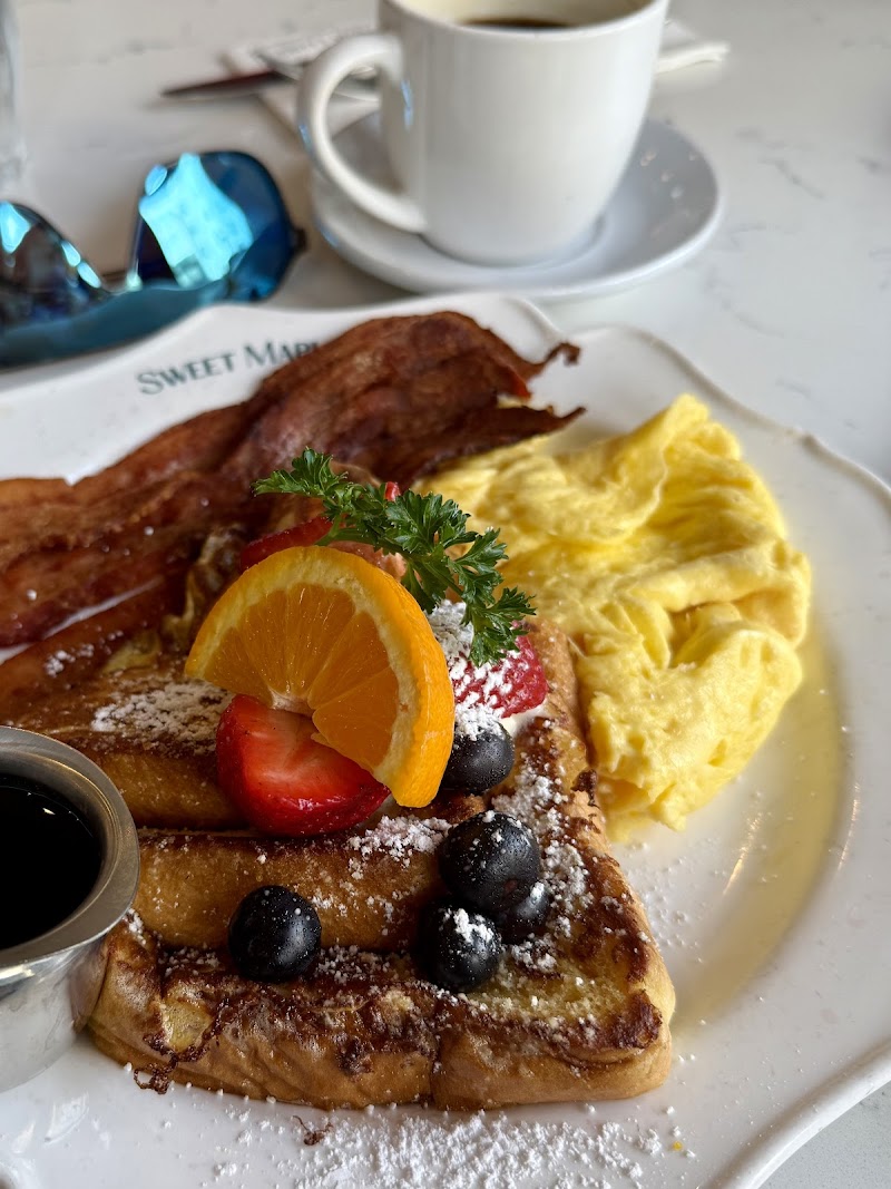 French toast, bacon, eggs