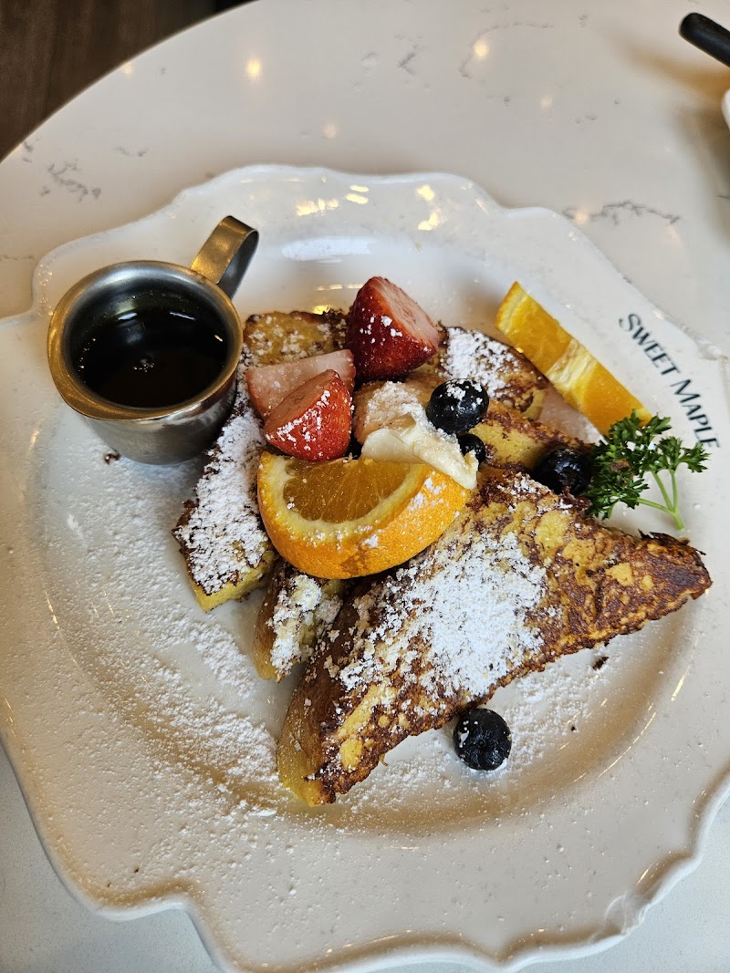 French toast, powdered sugar