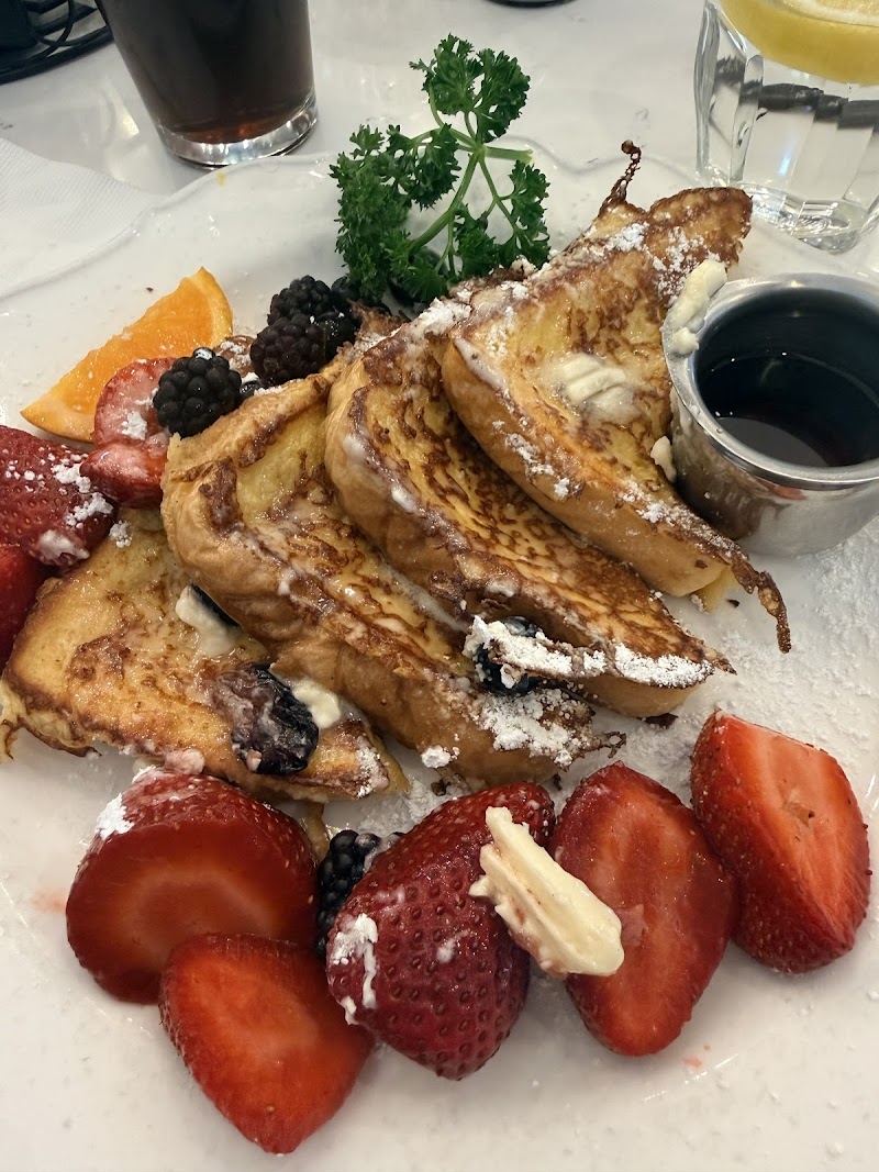 French toast with fresh berries