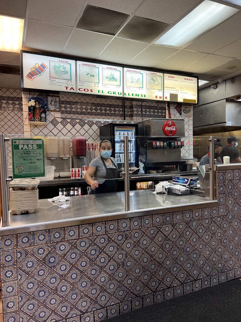 Friendly counter, fresh orders