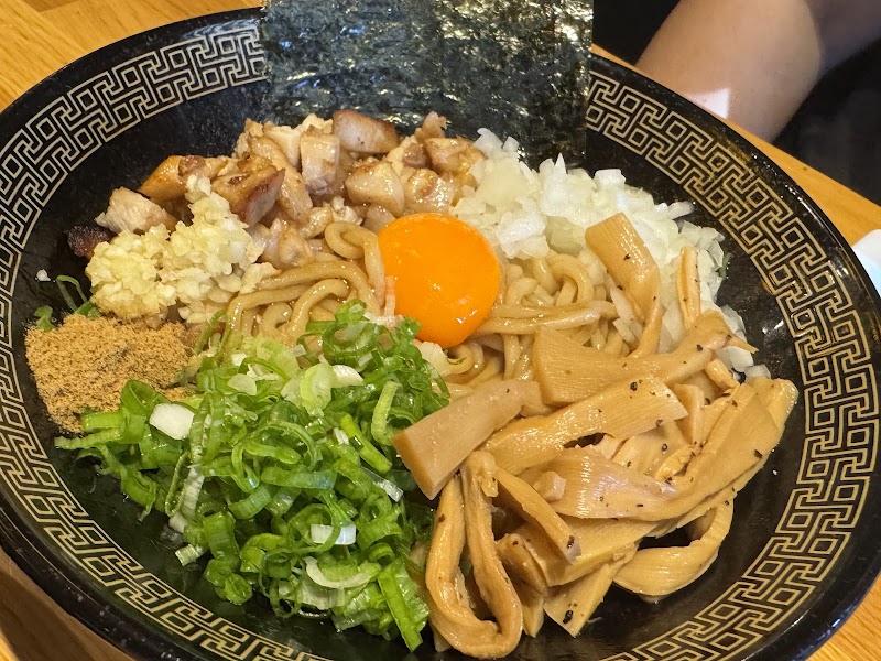 Hearty mazemen with fresh toppings
