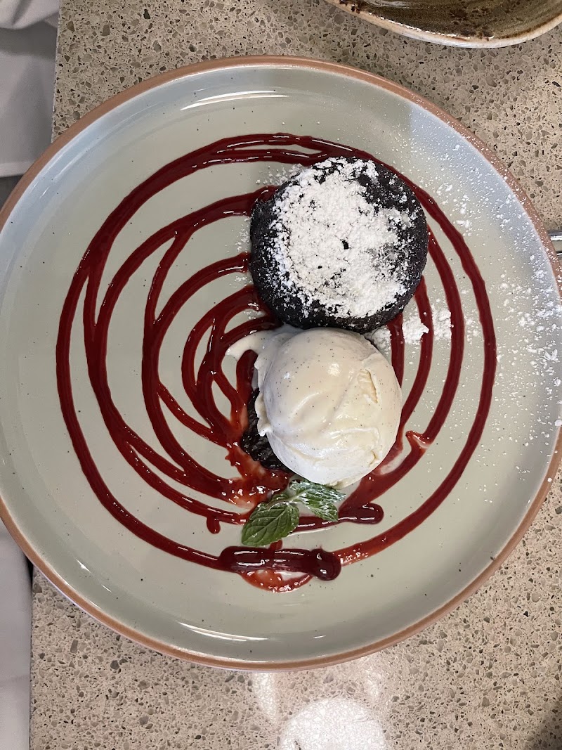 Lava cake, vanilla scoop