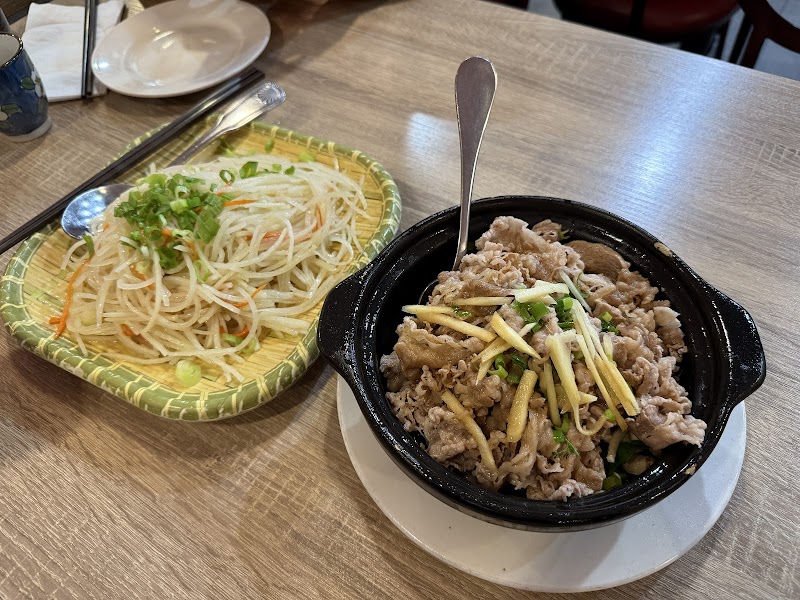 Clay pot with ginger pork