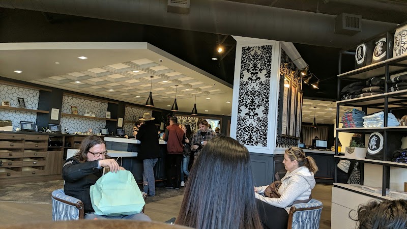 Relaxed browsing, welcoming atmosphere