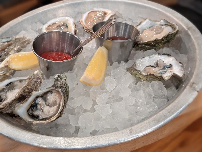 Fresh oysters on ice
