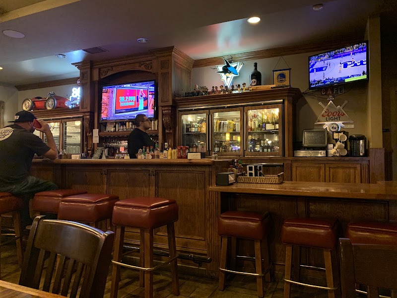 Classic bar, game day