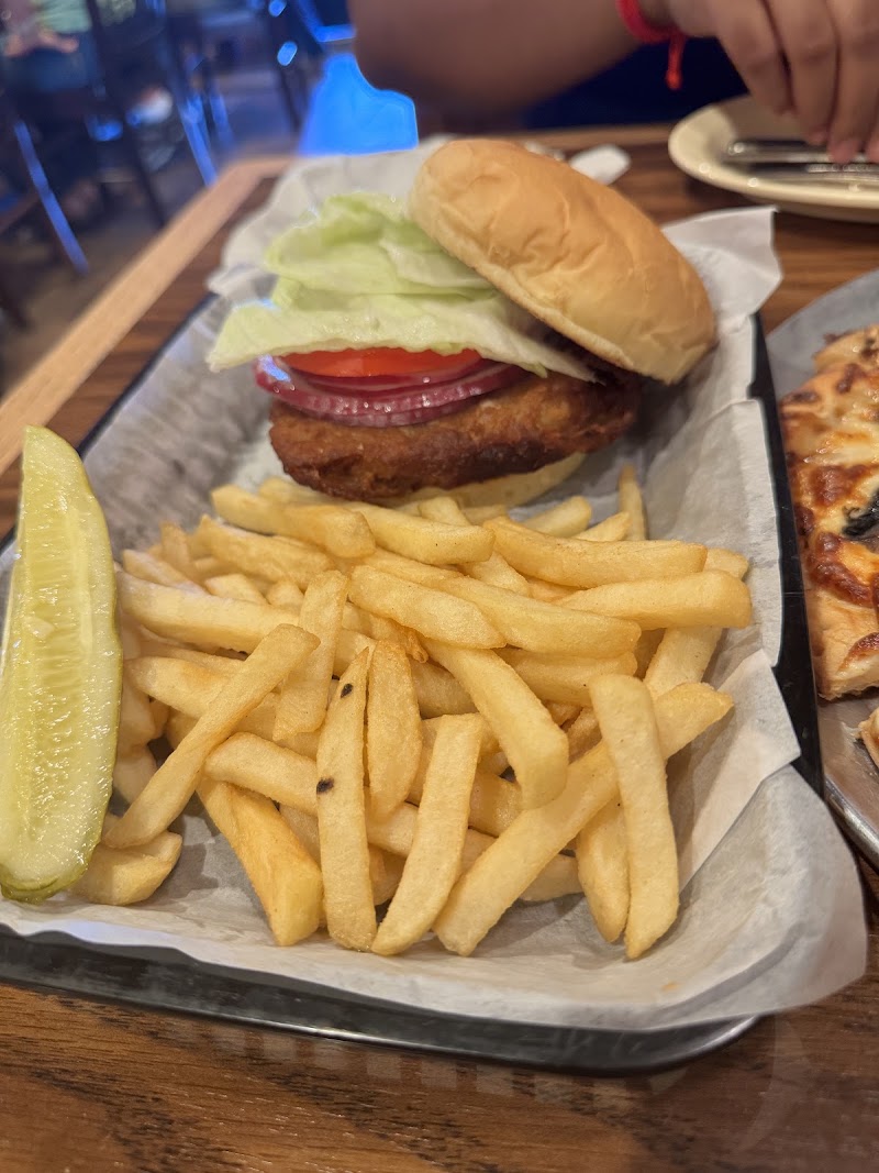 Crispy burger, fresh fries