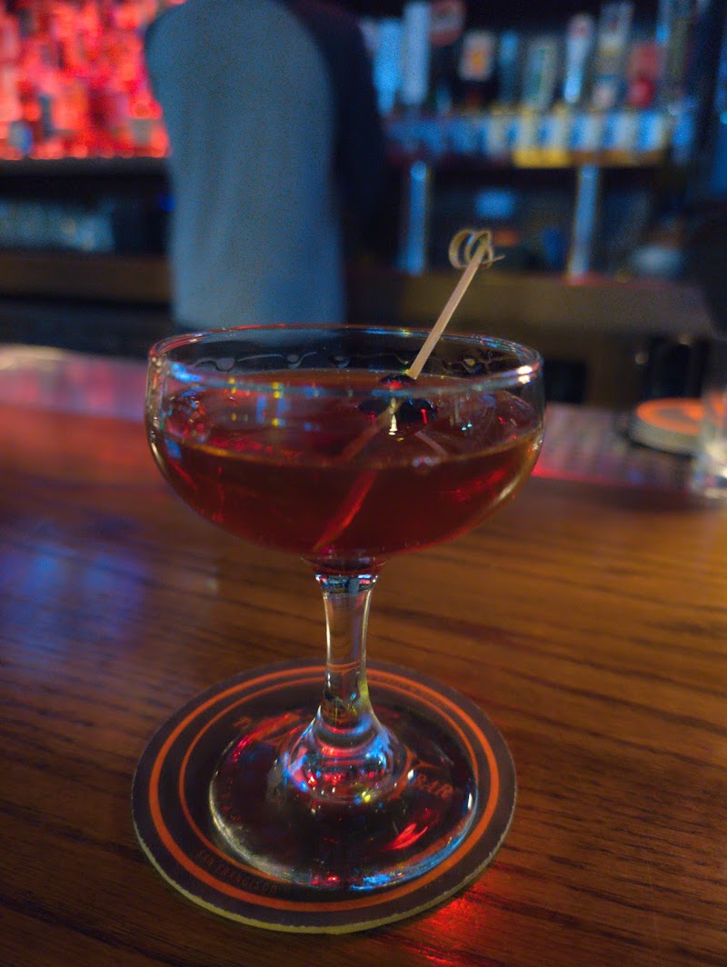 Coupe cocktail, moody bar light