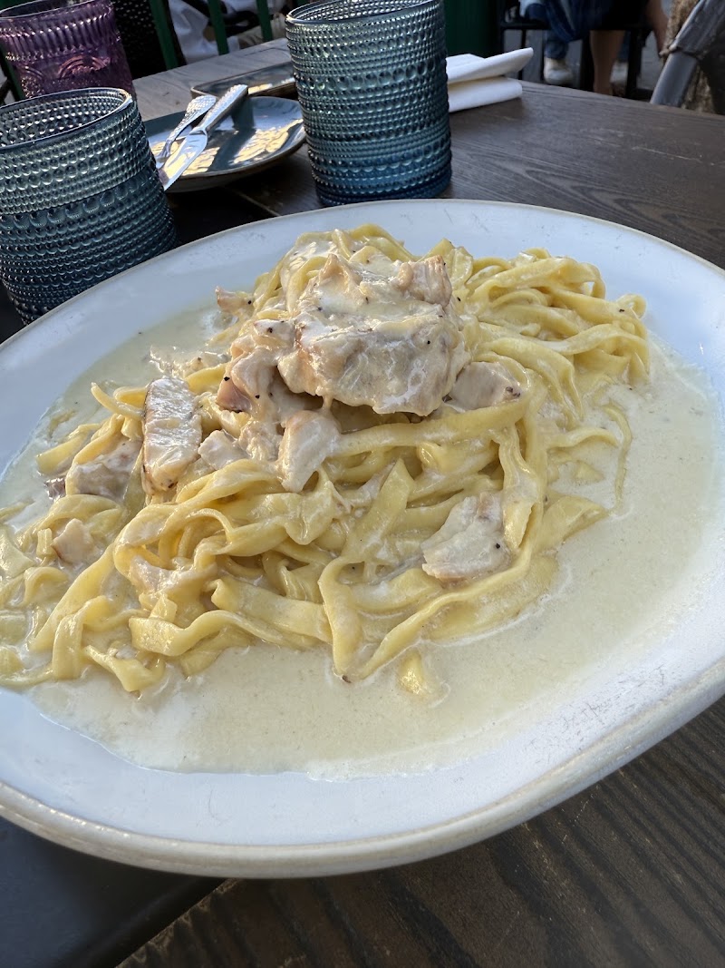 Homemade fettuccine cream sauce