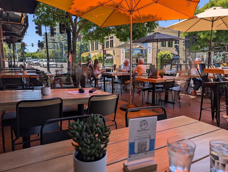 Sunny patio dining, Los Altos