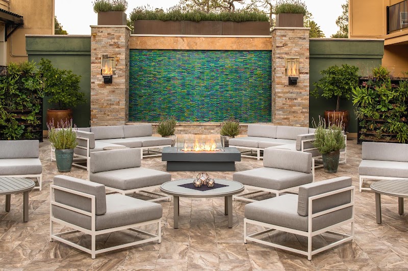 Cozy fire pit lounge