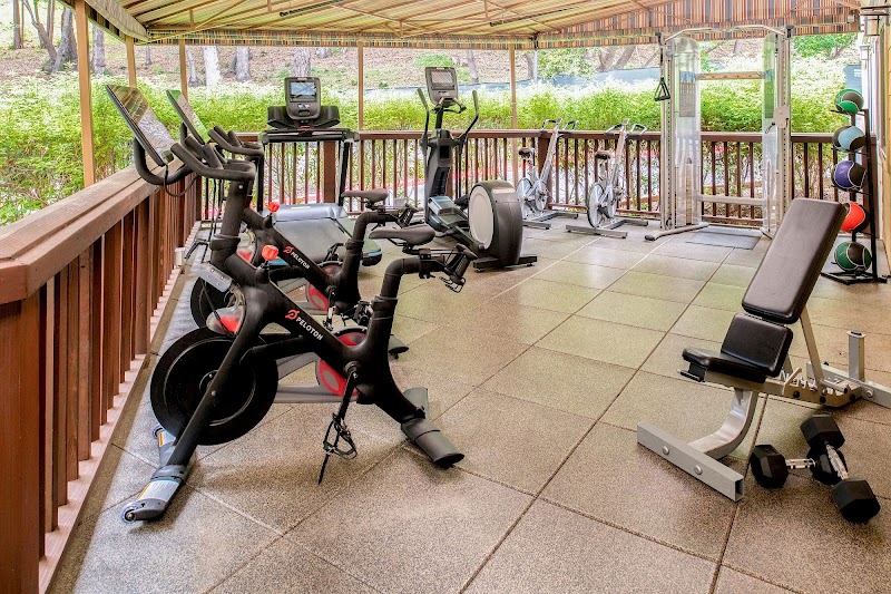 Open-air fitness deck