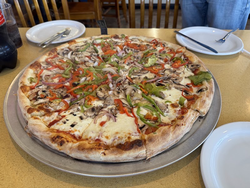 Fresh veggie pizza, generous toppings