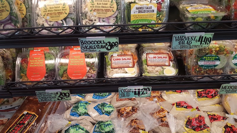 Fresh ready-to-eat salads