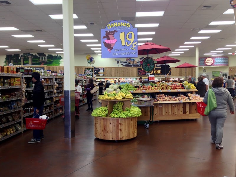 Bright store, unbeatable banana prices