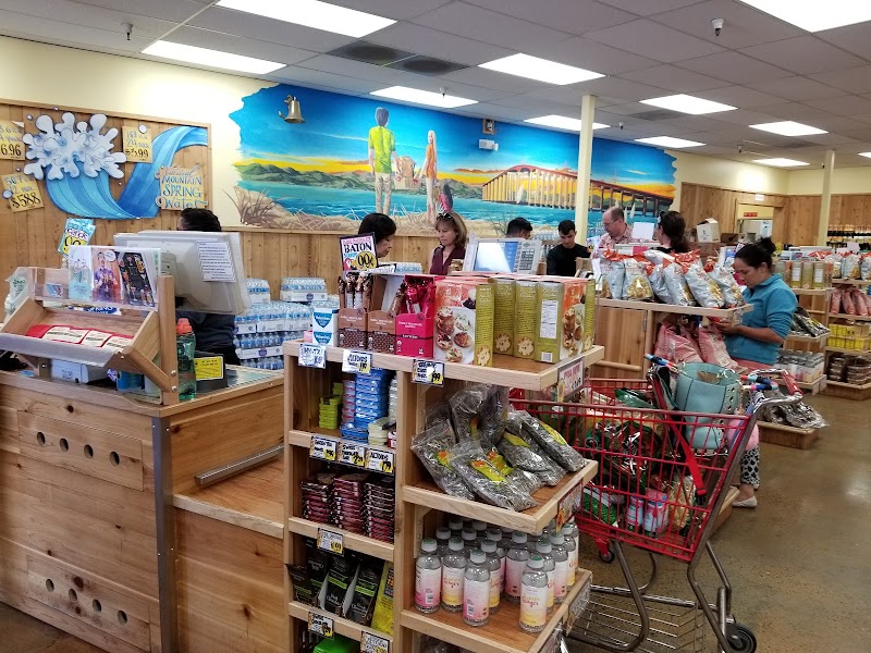 Friendly checkout, local murals