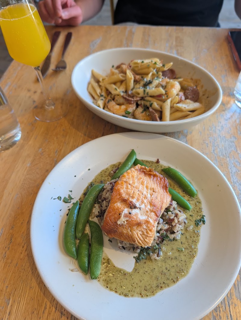Nourishing plates, refreshing drinks