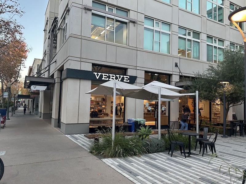 Corner café, street patio