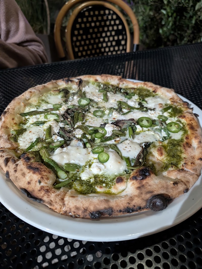 Green & white pizza