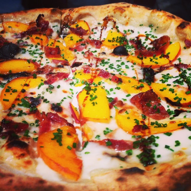 Peach and prosciutto pizza