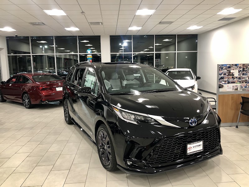 Sleek Sienna fills showroom