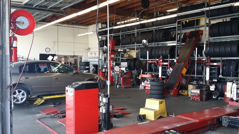 Full-service bay, fully equipped